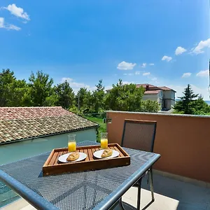 Cascada With Private Jacuzzi And Private Parking Villa