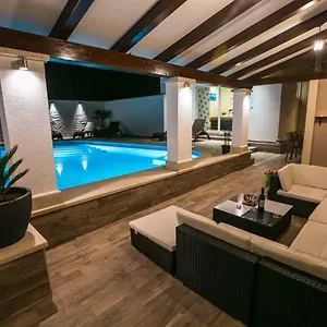 Luxury Elis With Private Pool Pula